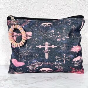 Skull Pouch With Wristlet